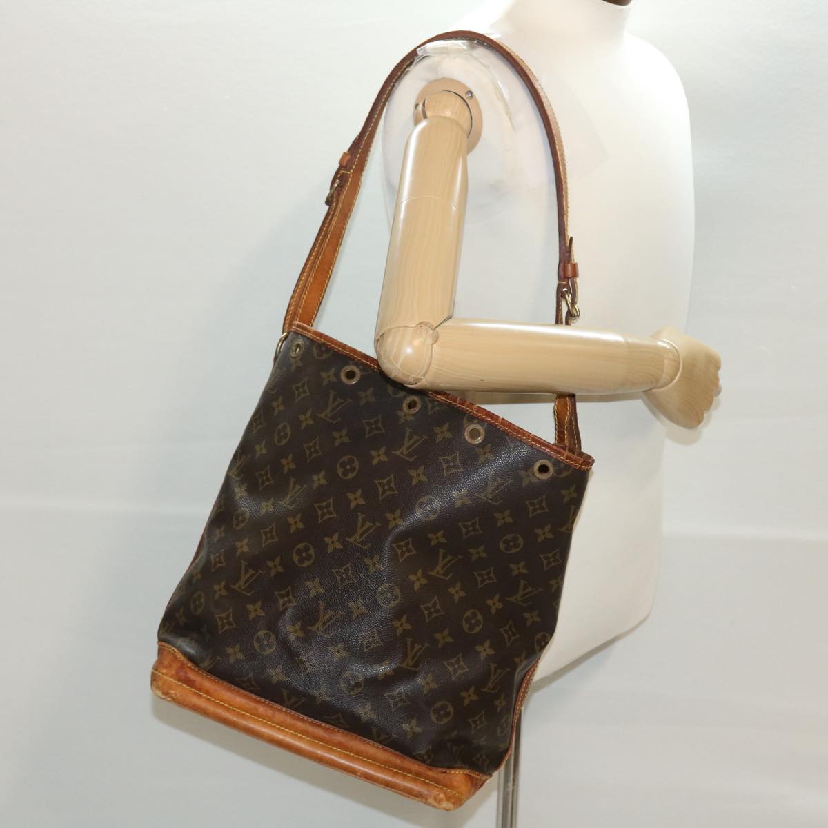 LOUIS VUITTON Monogram Noe Shoulder Bag M42224 LV Auth 39809