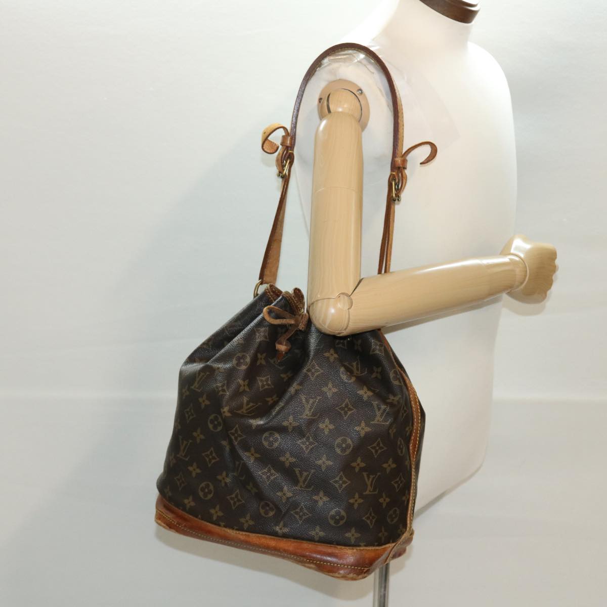 LOUIS VUITTON Monogram Noe Shoulder Bag M42224 LV Auth 39827