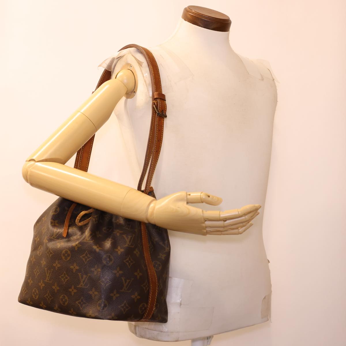 LOUIS VUITTON Monogram Petit Noe Shoulder Bag M42226 LV Auth 39980