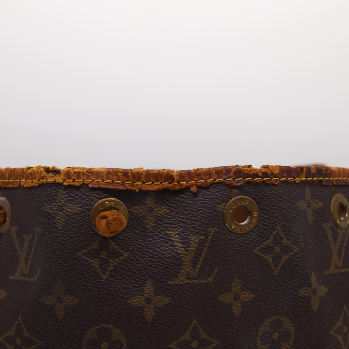 LOUIS VUITTON Monogram Petit Noe Shoulder Bag M42226 LV Auth 39981