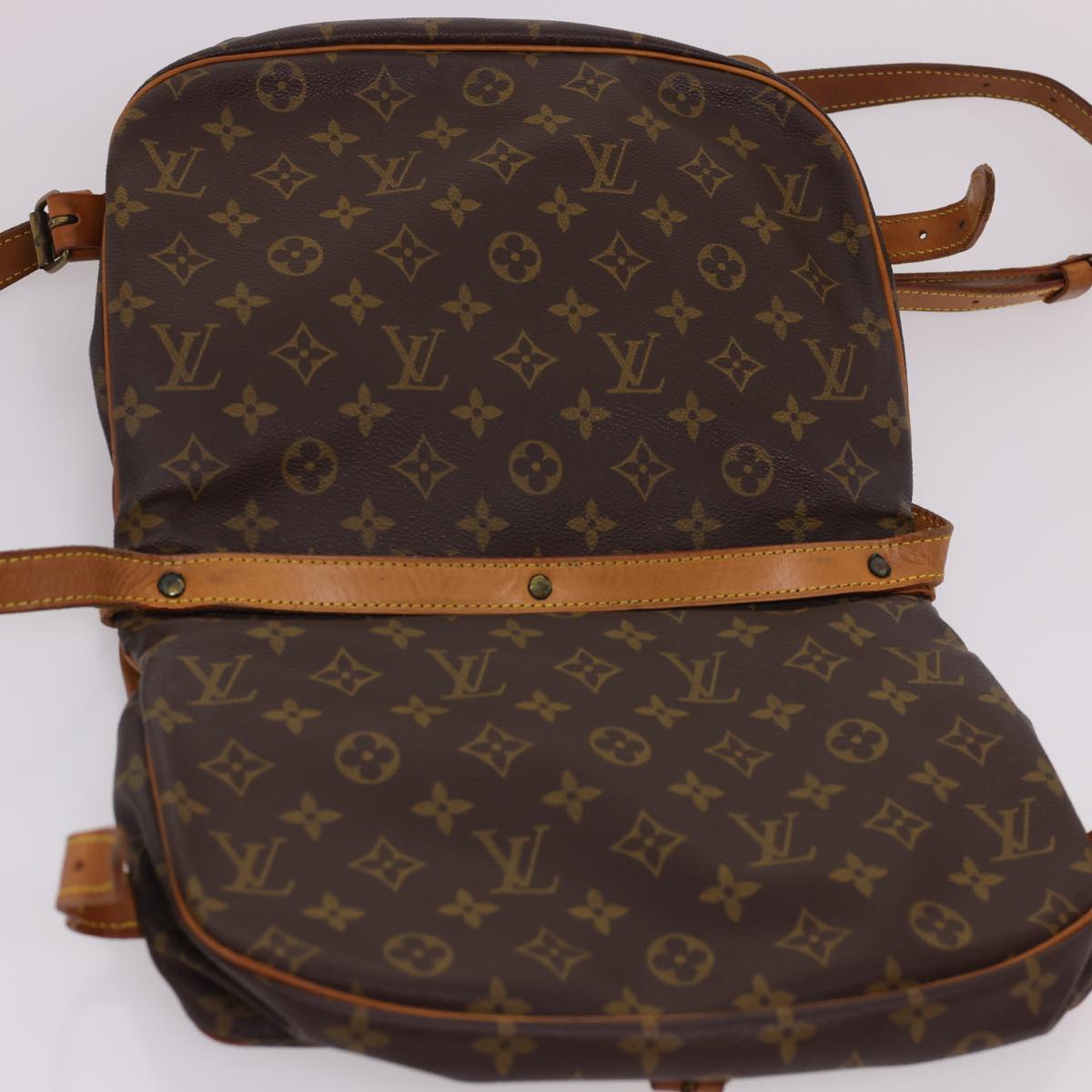 LOUIS VUITTON Monogram Saumur 30 Shoulder Bag M42256 LV Auth 40092