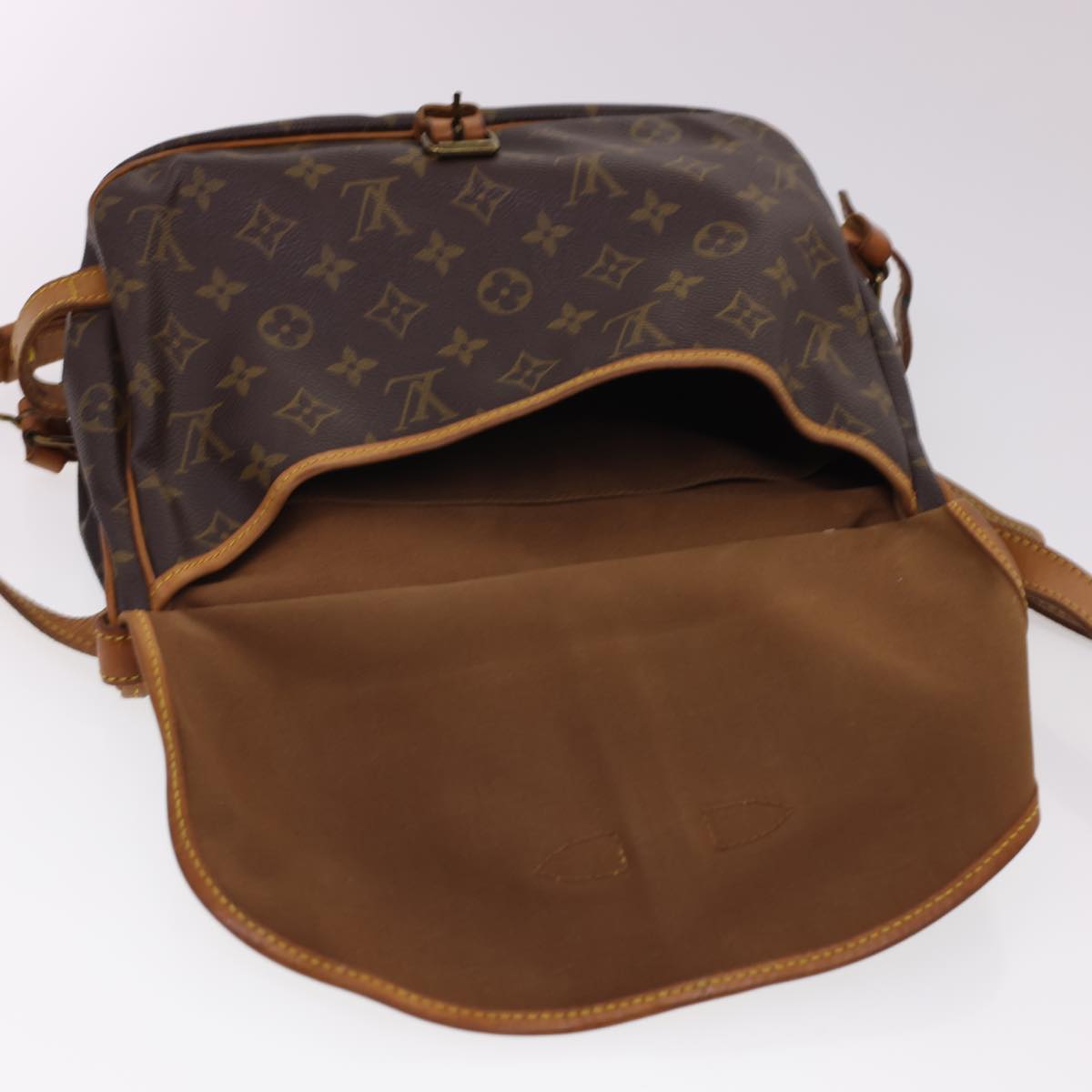 LOUIS VUITTON Monogram Saumur 30 Shoulder Bag M42256 LV Auth 40092