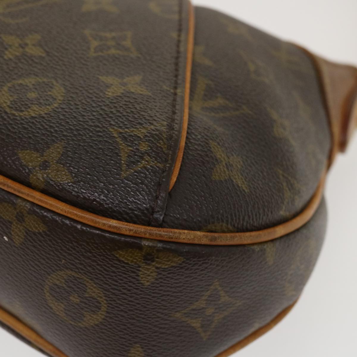 LOUIS VUITTON Monogram Thames PM Shoulder Bag M56384 LV Auth 40169