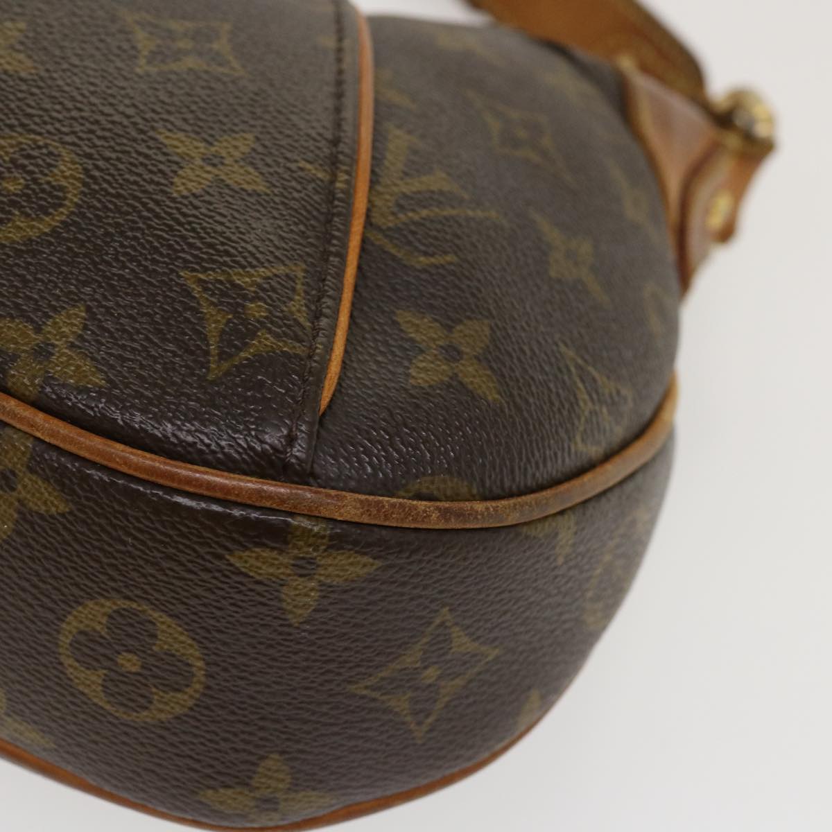 LOUIS VUITTON Monogram Thames PM Shoulder Bag M56384 LV Auth 40169