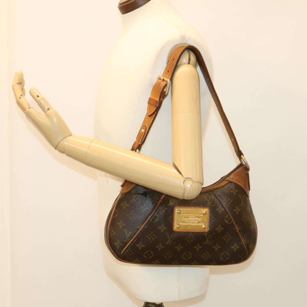 LOUIS VUITTON Monogram Thames PM Shoulder Bag M56384 LV Auth 40169