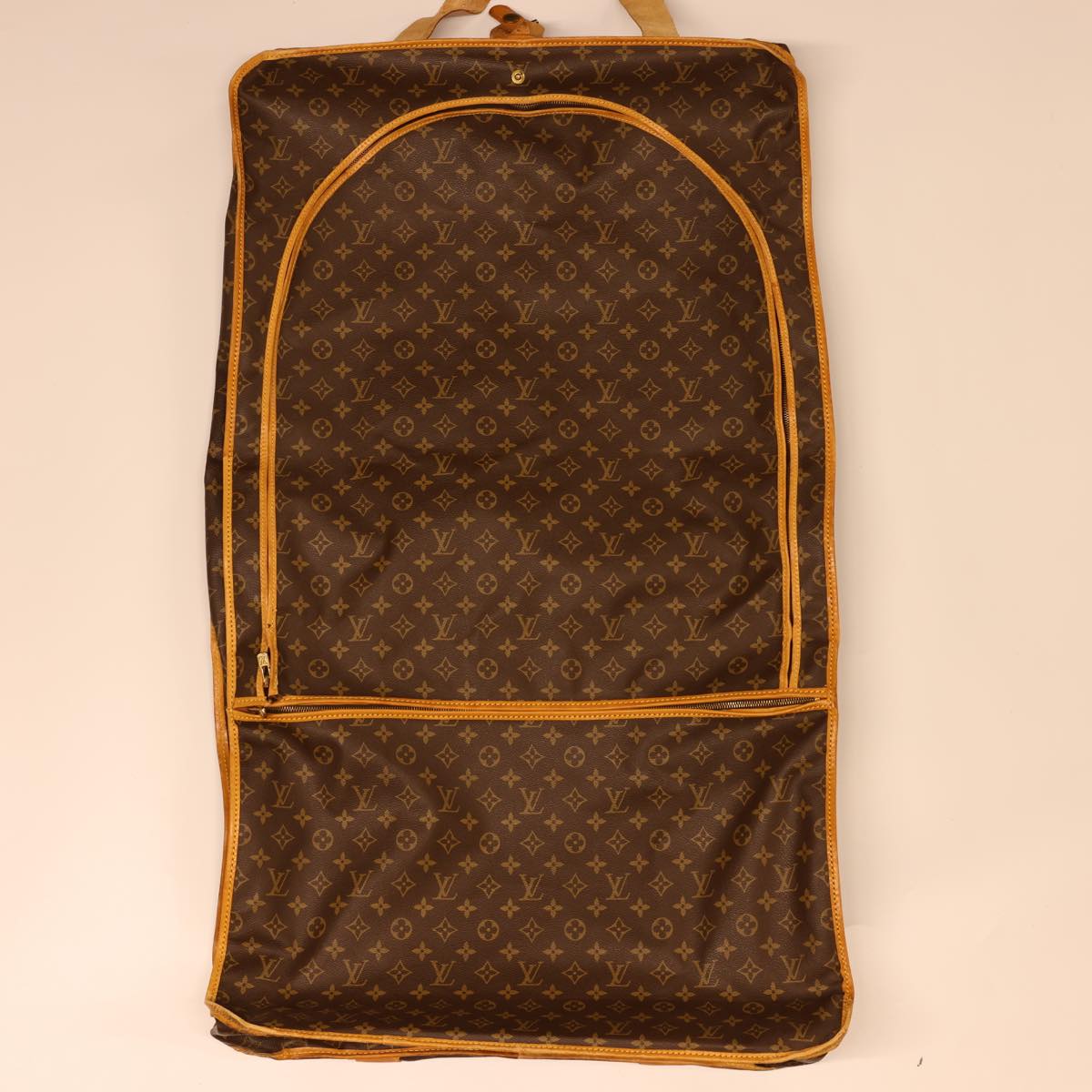 LOUIS VUITTON Monogram Suter Garment Cover M23522 LV Auth 40230