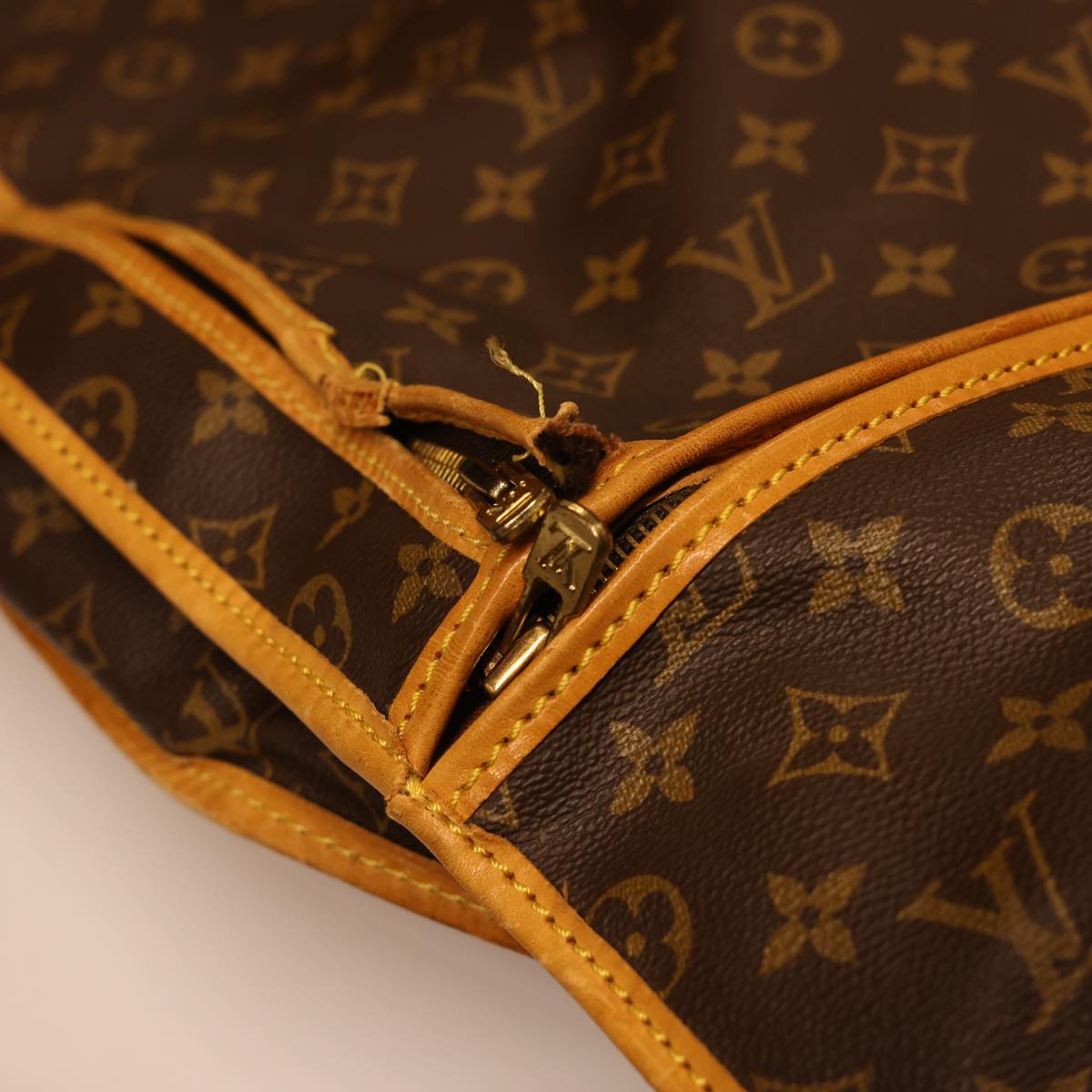 LOUIS VUITTON Monogram Suter Garment Cover M23522 LV Auth 40230