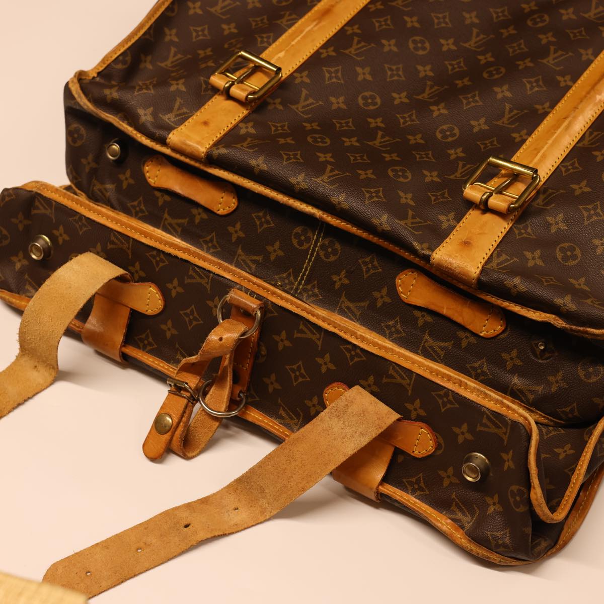 LOUIS VUITTON Monogram Suter Garment Cover M23522 LV Auth 40230