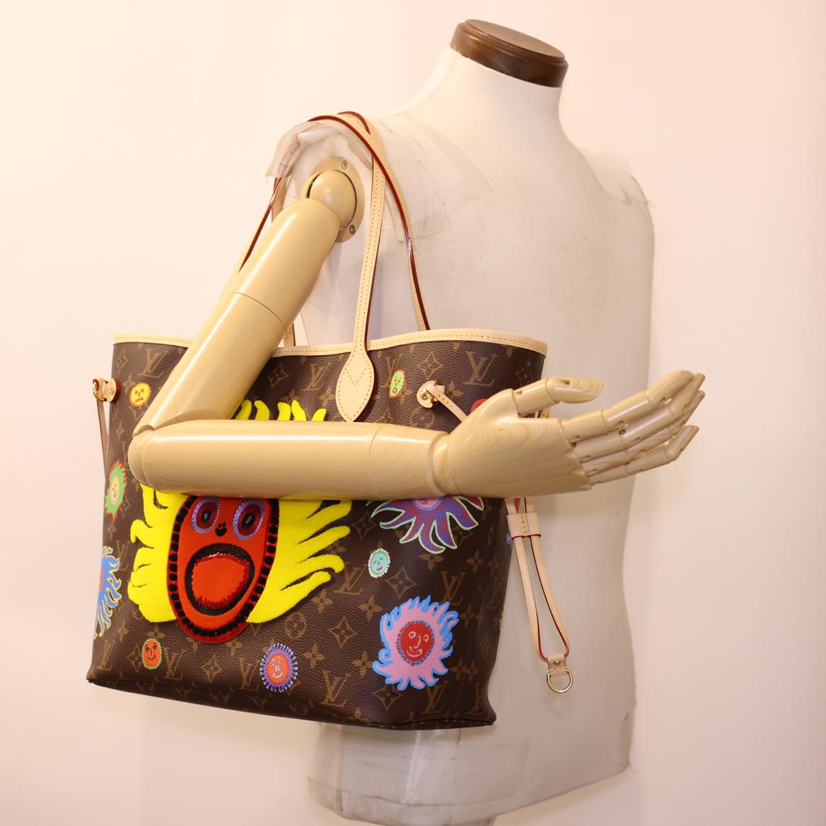 【美品】LOUIS VUITTON SEE LV トートバッグ LOUIS VUITTON Yayoi Kusama Face Neverfull MM Tote Bag M46447 LV