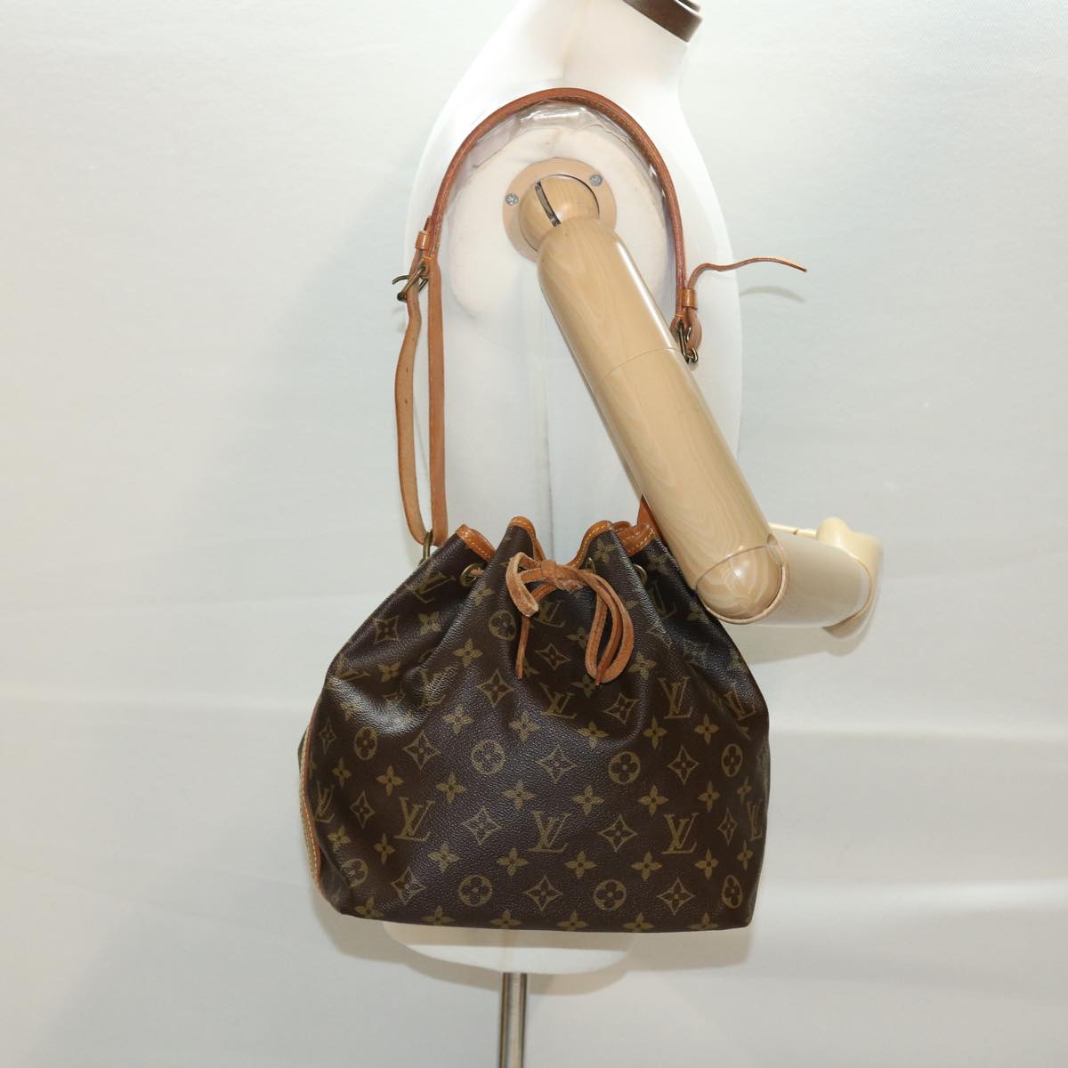 LOUIS VUITTON Monogram Petit Noe Shoulder Bag M42226 LV Auth 40293