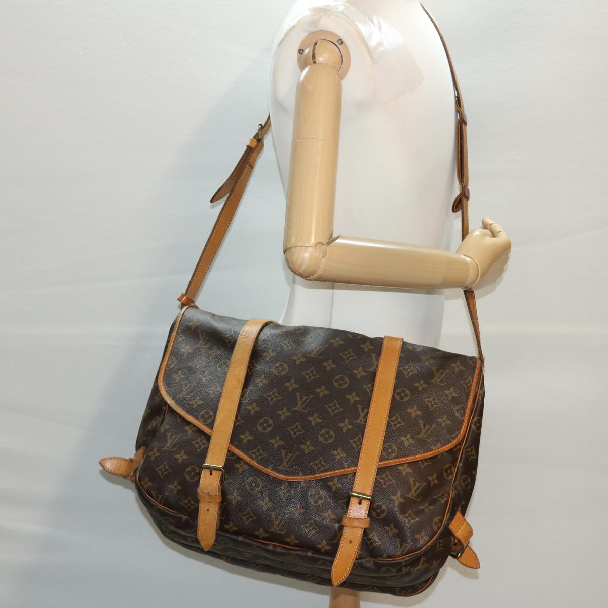 LOUIS VUITTON Monogram Saumur 43 Shoulder Bag M42252 LV Auth 40297