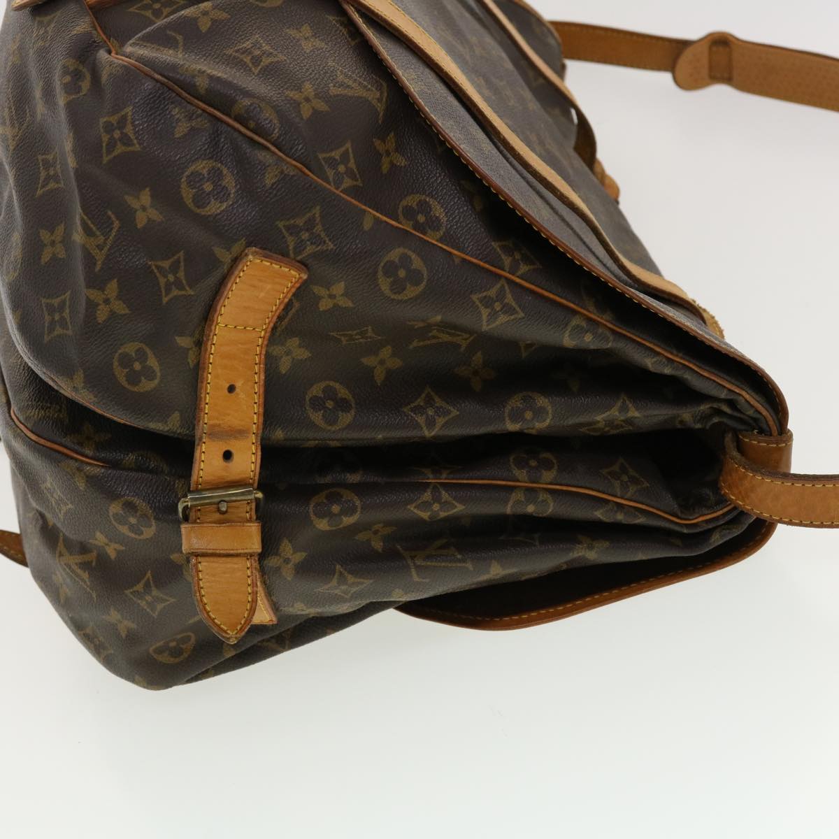 LOUIS VUITTON Monogram Saumur 43 Shoulder Bag M42252 LV Auth 40297