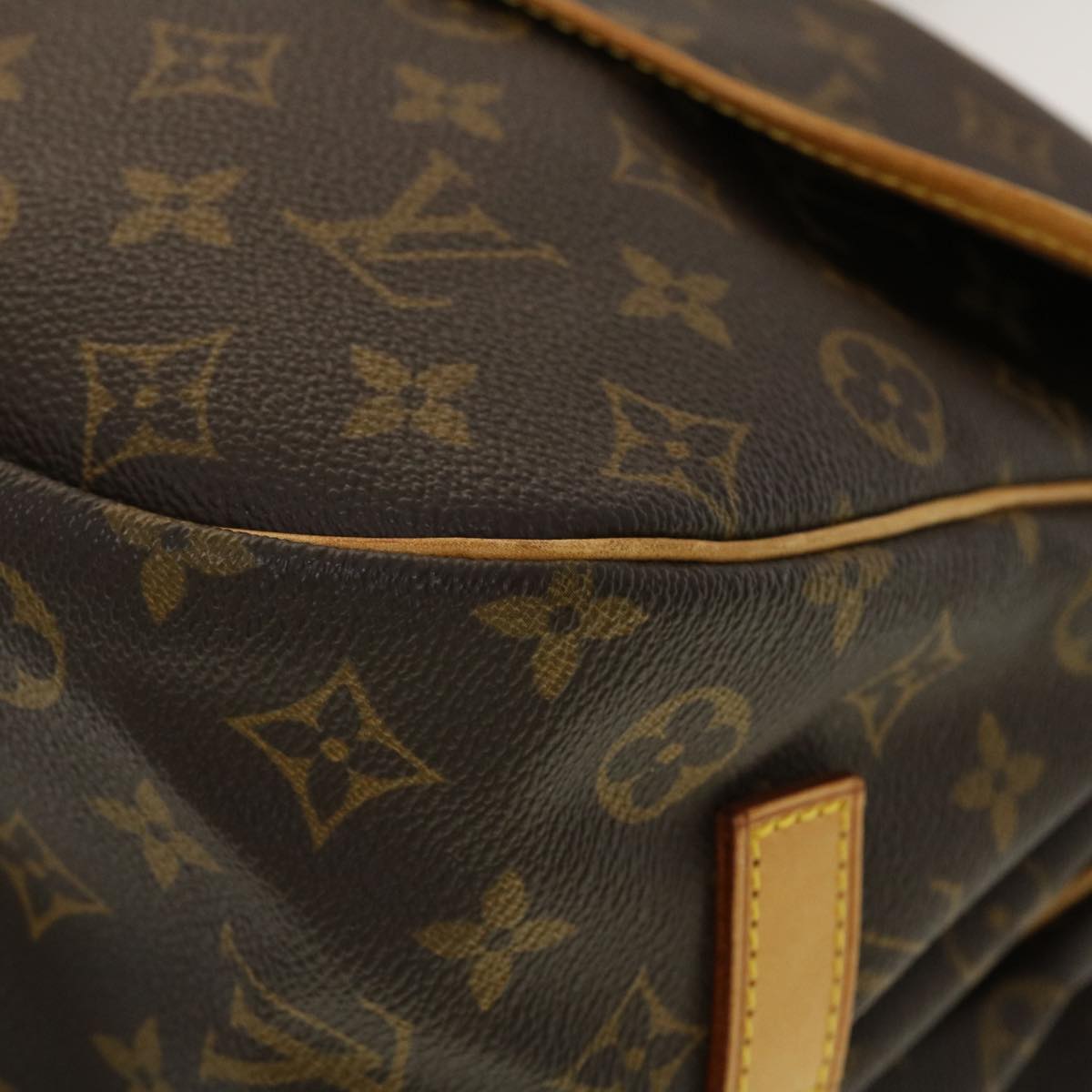 LOUIS VUITTON Monogram Saumur 35 Shoulder Bag M42254 LV Auth 40298