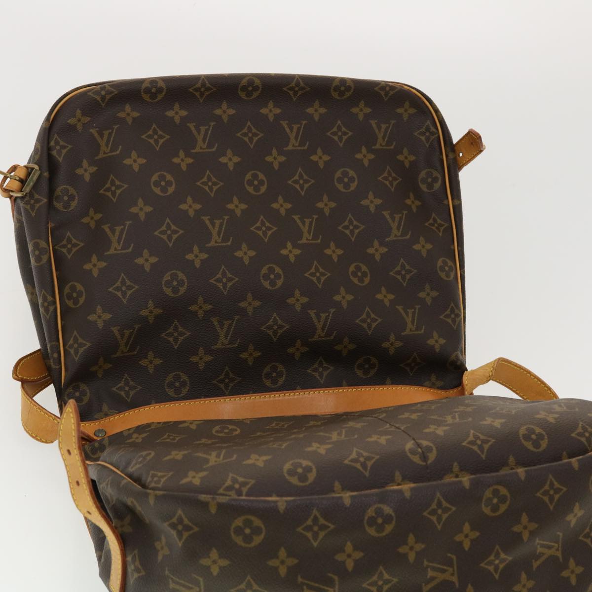 LOUIS VUITTON Monogram Saumur 35 Shoulder Bag M42254 LV Auth 40298