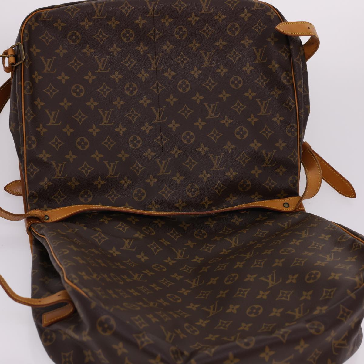 LOUIS VUITTON Monogram Saumur 43 Shoulder Bag M42252 LV Auth 40442