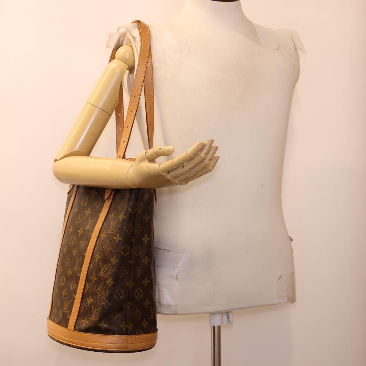 LOUIS VUITTON Monogram Bucket GM Shoulder Bag M42236 LV Auth 40520