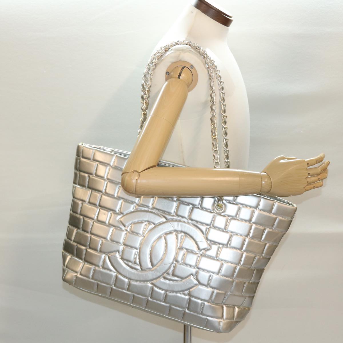 CHANEL Choco Bar line Chain Tote Bag Lamb Skin Silver CC Auth 40597