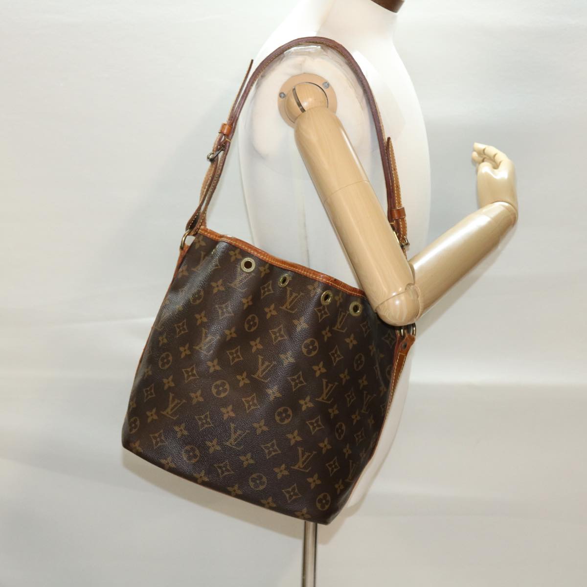 LOUIS VUITTON Monogram Petit Noe Shoulder Bag M42226 LV Auth 40620