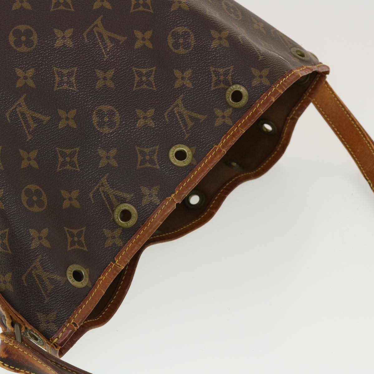 LOUIS VUITTON Monogram Petit Noe Shoulder Bag M42226 LV Auth 40620