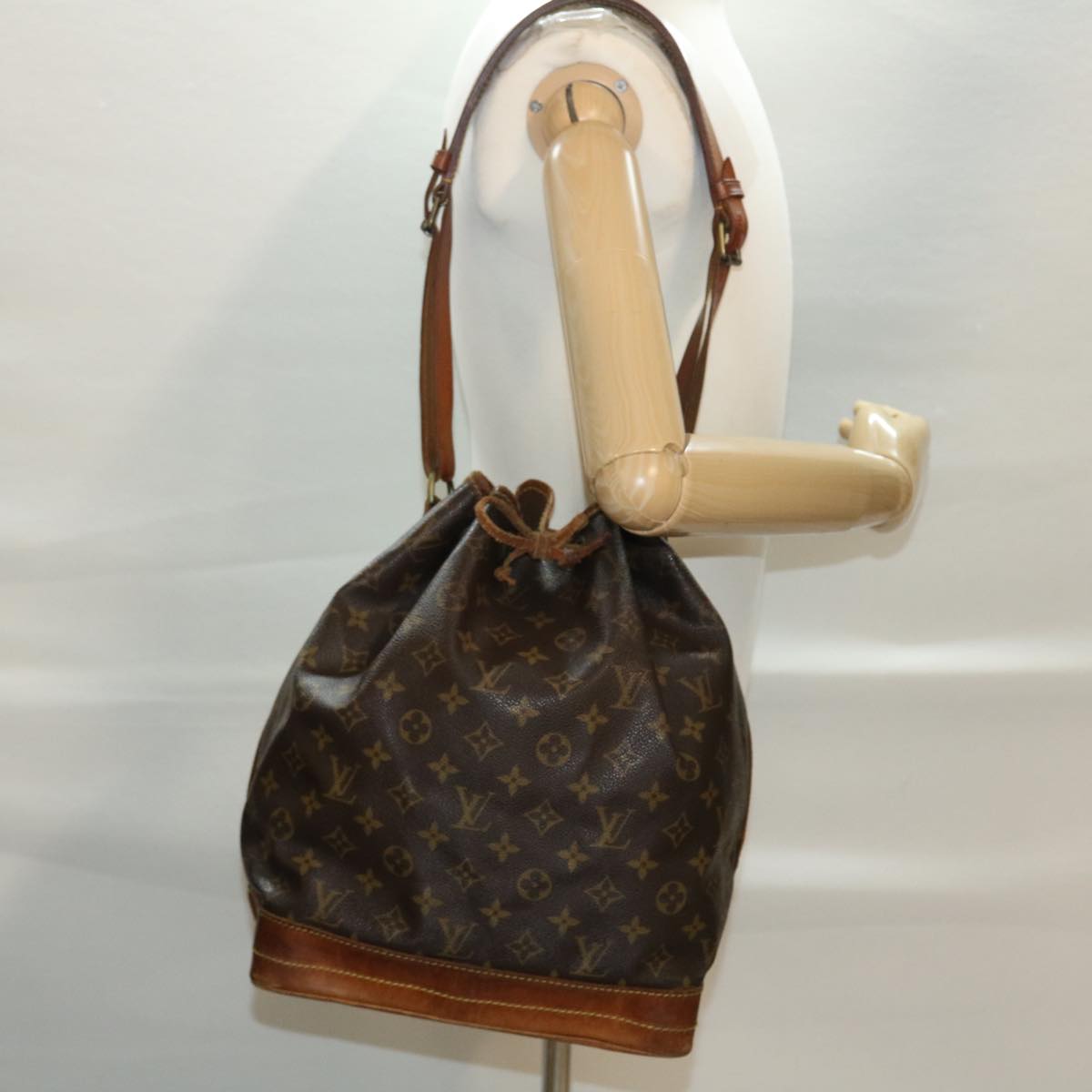 LOUIS VUITTON Monogram Noe Shoulder Bag M42224 LV Auth 40649