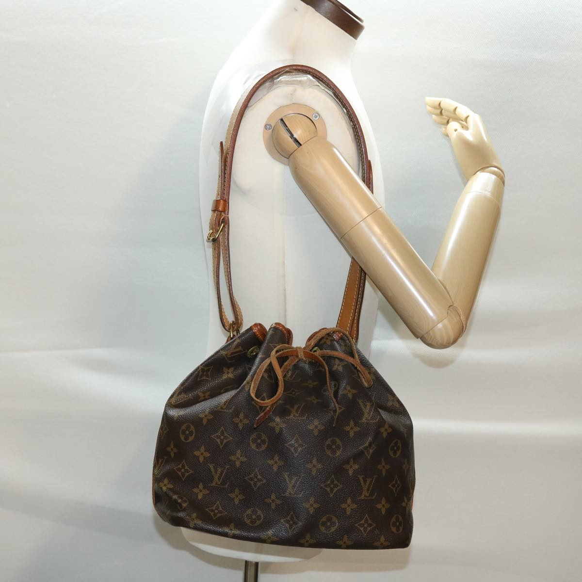 LOUIS VUITTON Monogram Petit Noe Shoulder Bag M42226 LV Auth 40661