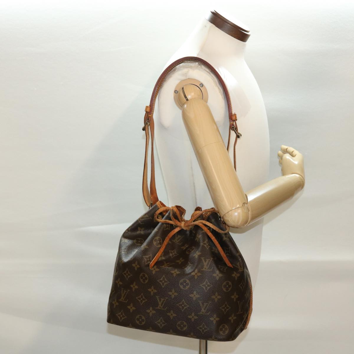 LOUIS VUITTON Monogram Petit Noe Shoulder Bag M42226 LV Auth 40662