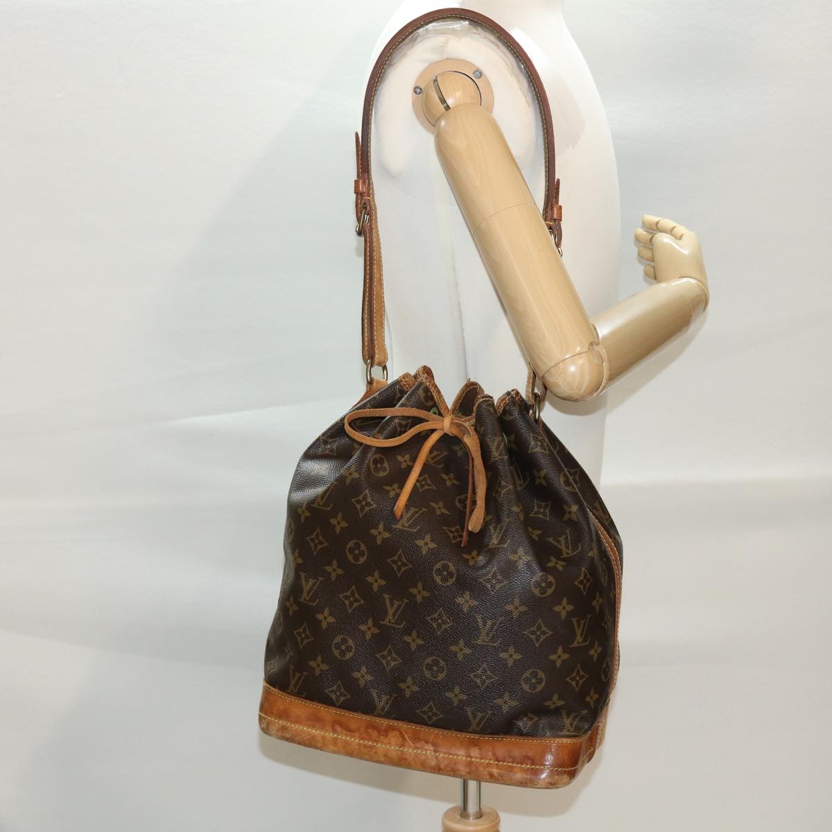 LOUIS VUITTON Monogram Noe Shoulder Bag M42224 LV Auth 40687