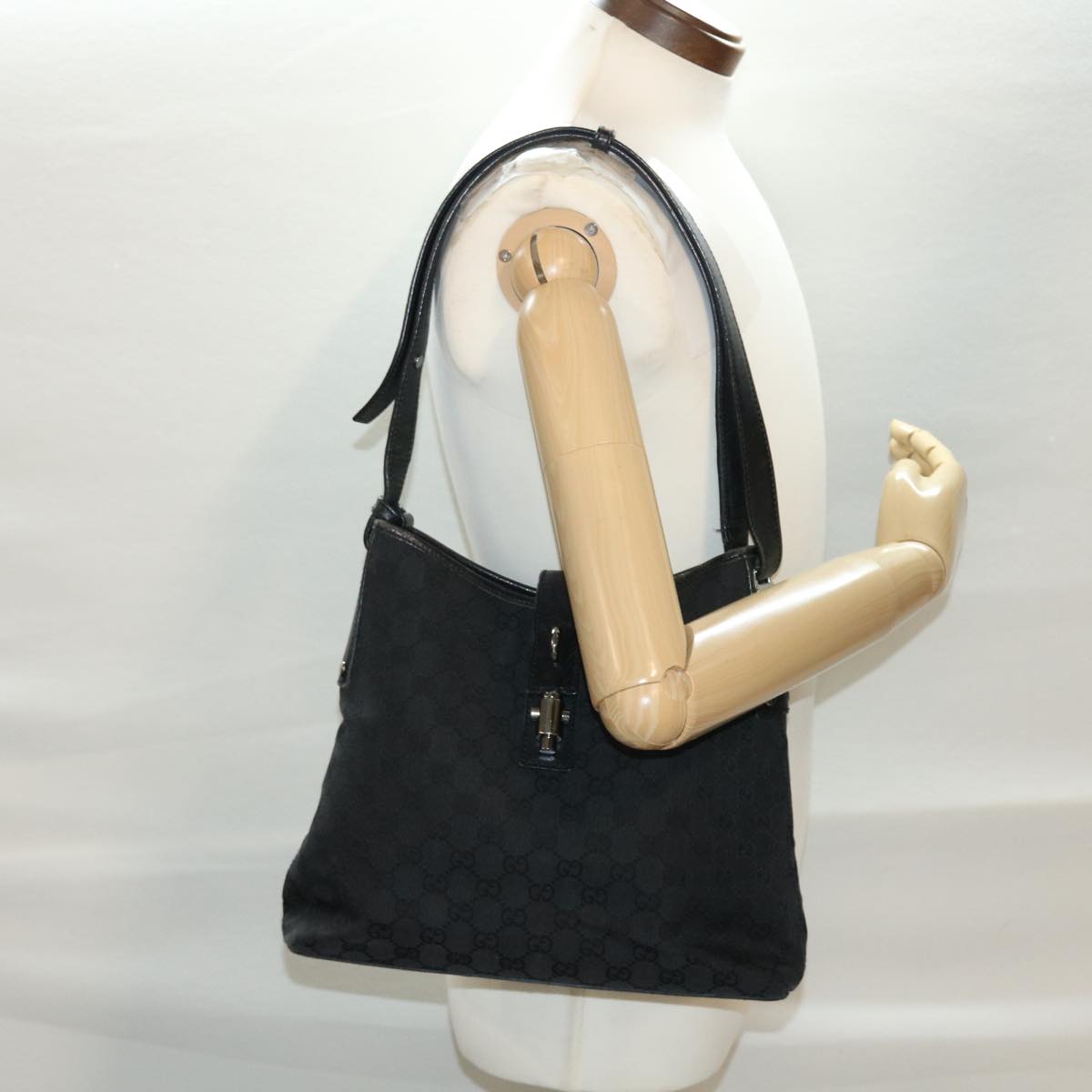 GUCCI GG Canvas Jackie Shoulder Bag Black 110291 Auth 40755