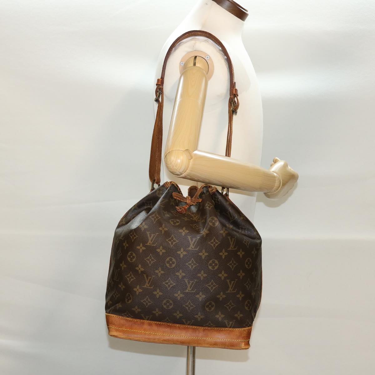 LOUIS VUITTON Monogram Noe Shoulder Bag M42224 LV Auth 40819