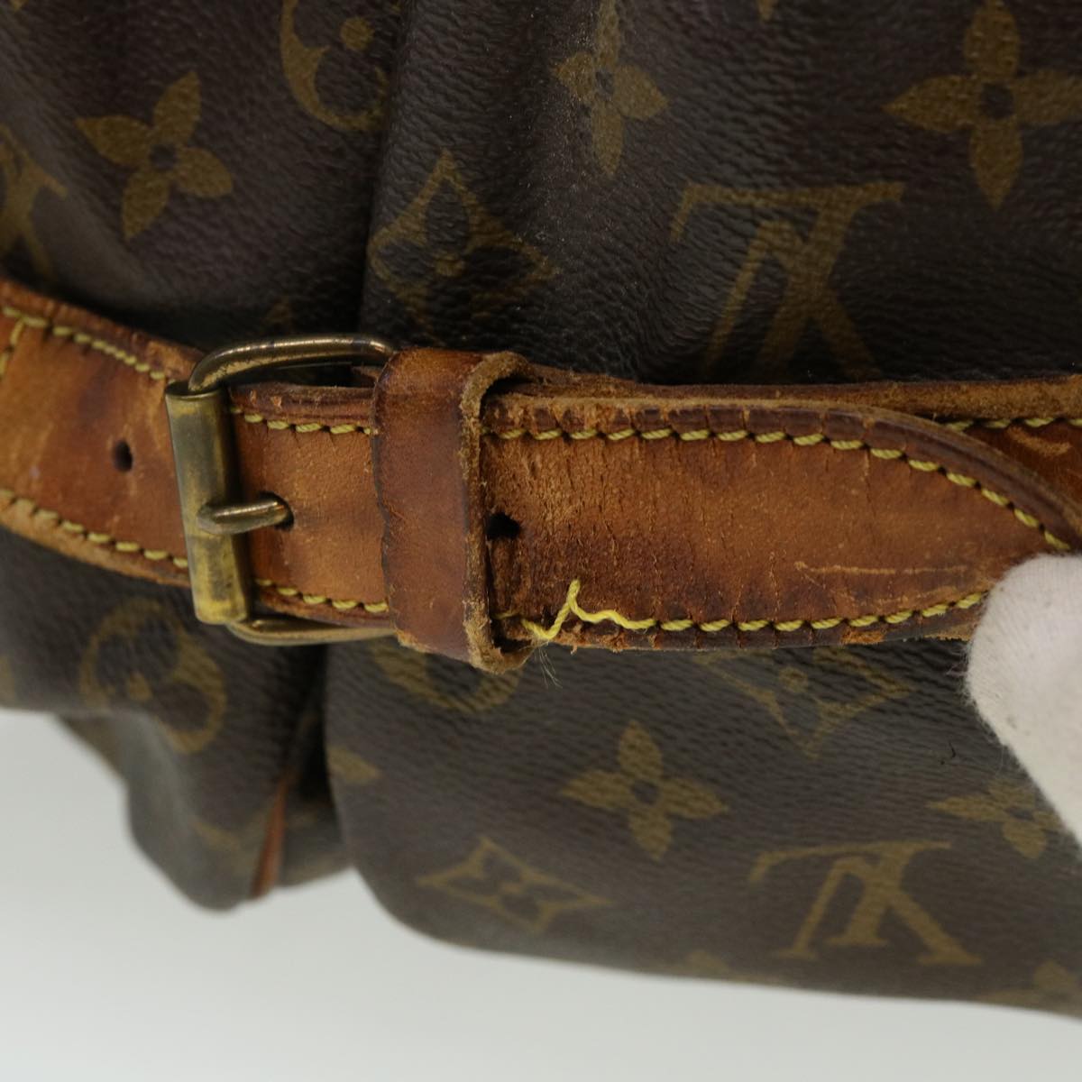 LOUIS VUITTON Monogram Saumur 43 Shoulder Bag M42252 LV Auth 40921