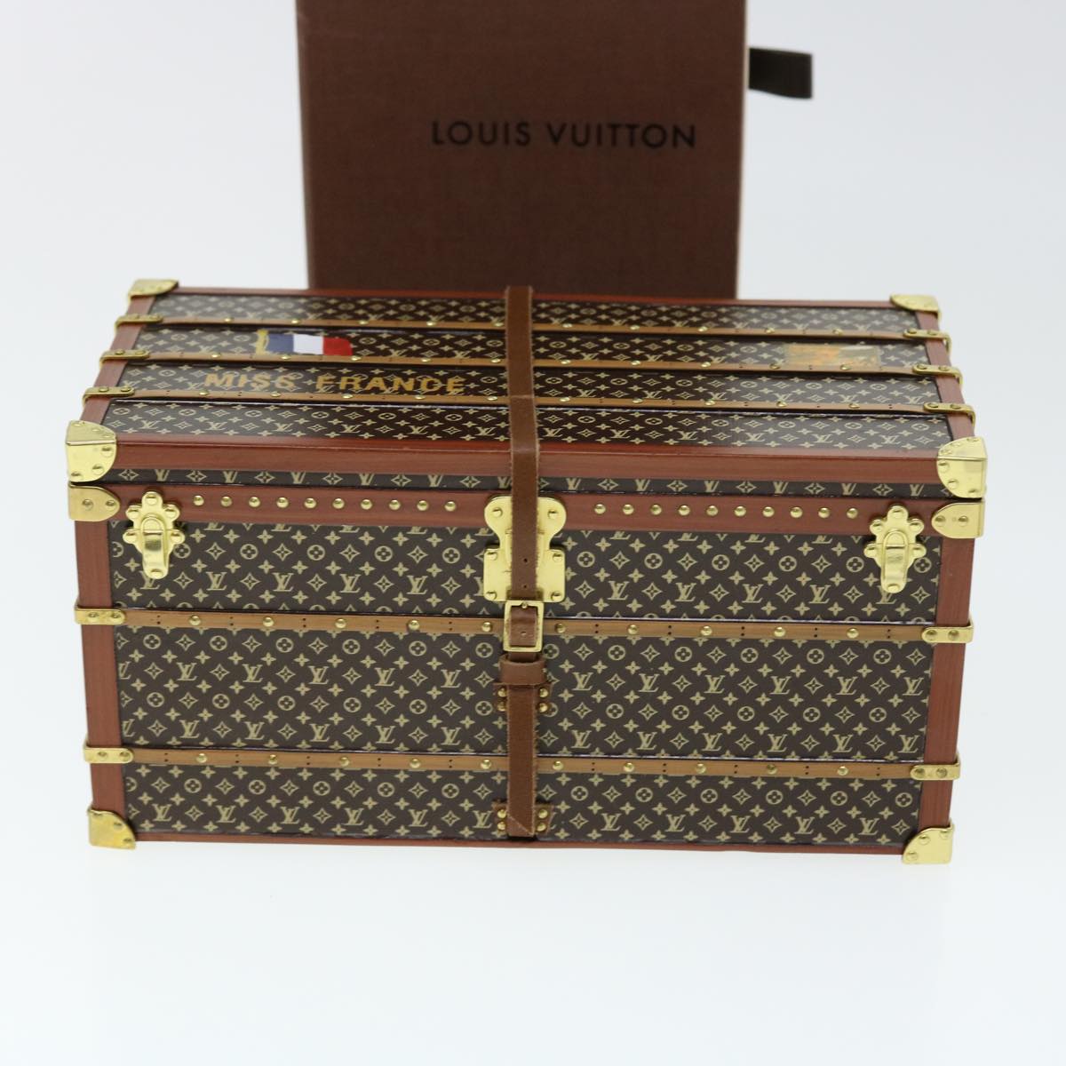 LOUIS VUITTON Miss France Paper Weight 2010 Brown M99408 LV Auth 40979A