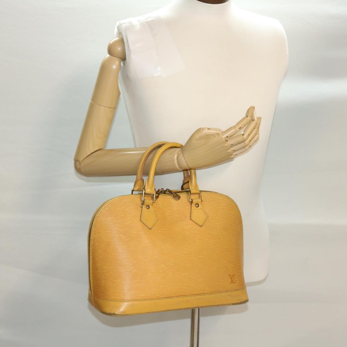 LOUIS VUITTON Epi Alma Hand Bag Tassili Yellow M52149 LV Auth 41074