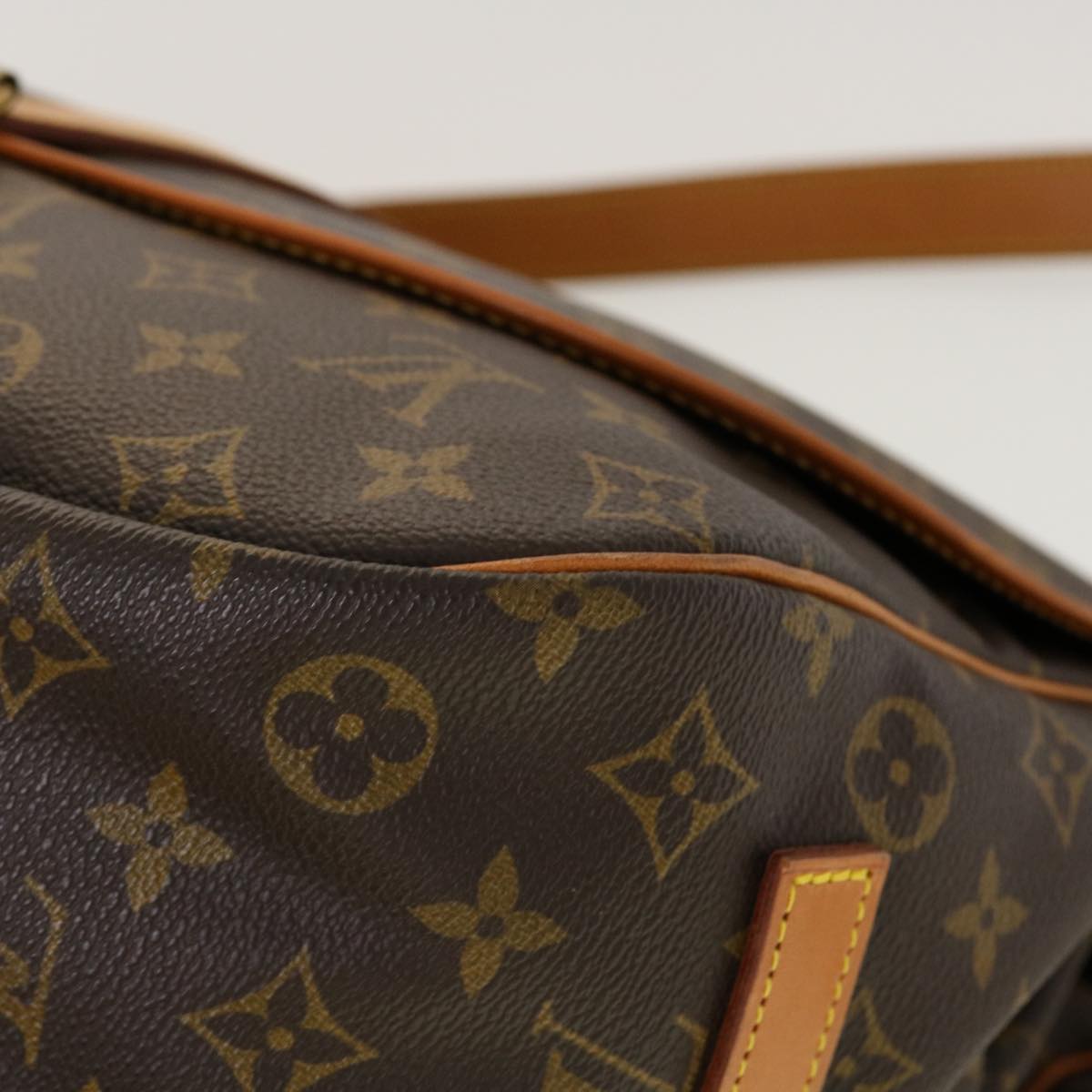 LOUIS VUITTON Monogram Saumur 35 Shoulder Bag M42254 LV Auth 41101