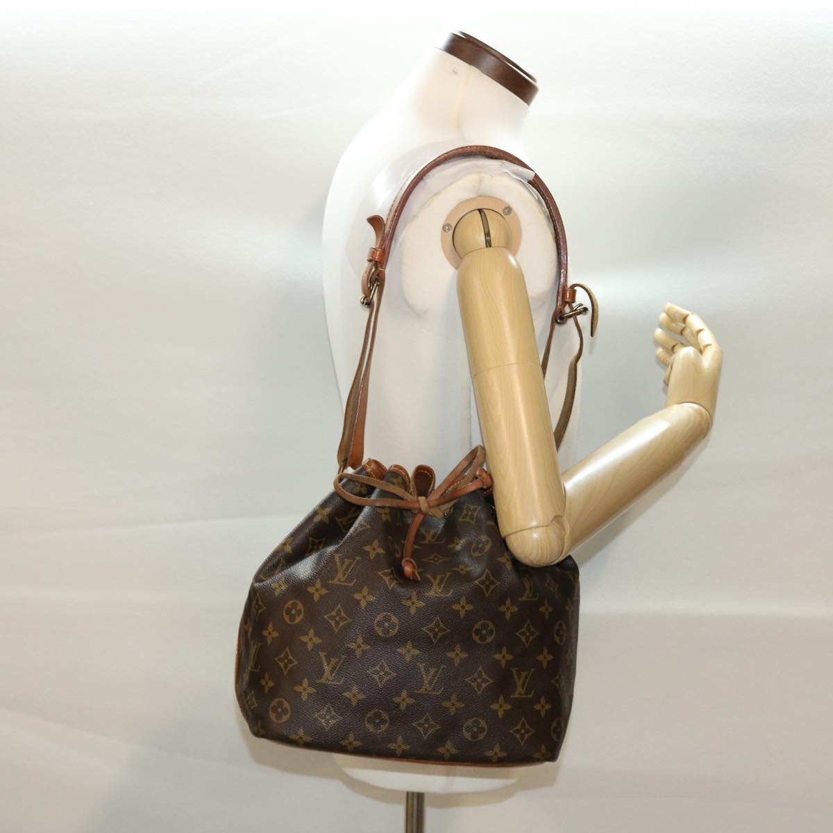 LOUIS VUITTON Monogram Petit Noe Shoulder Bag M42226 LV Auth 41117