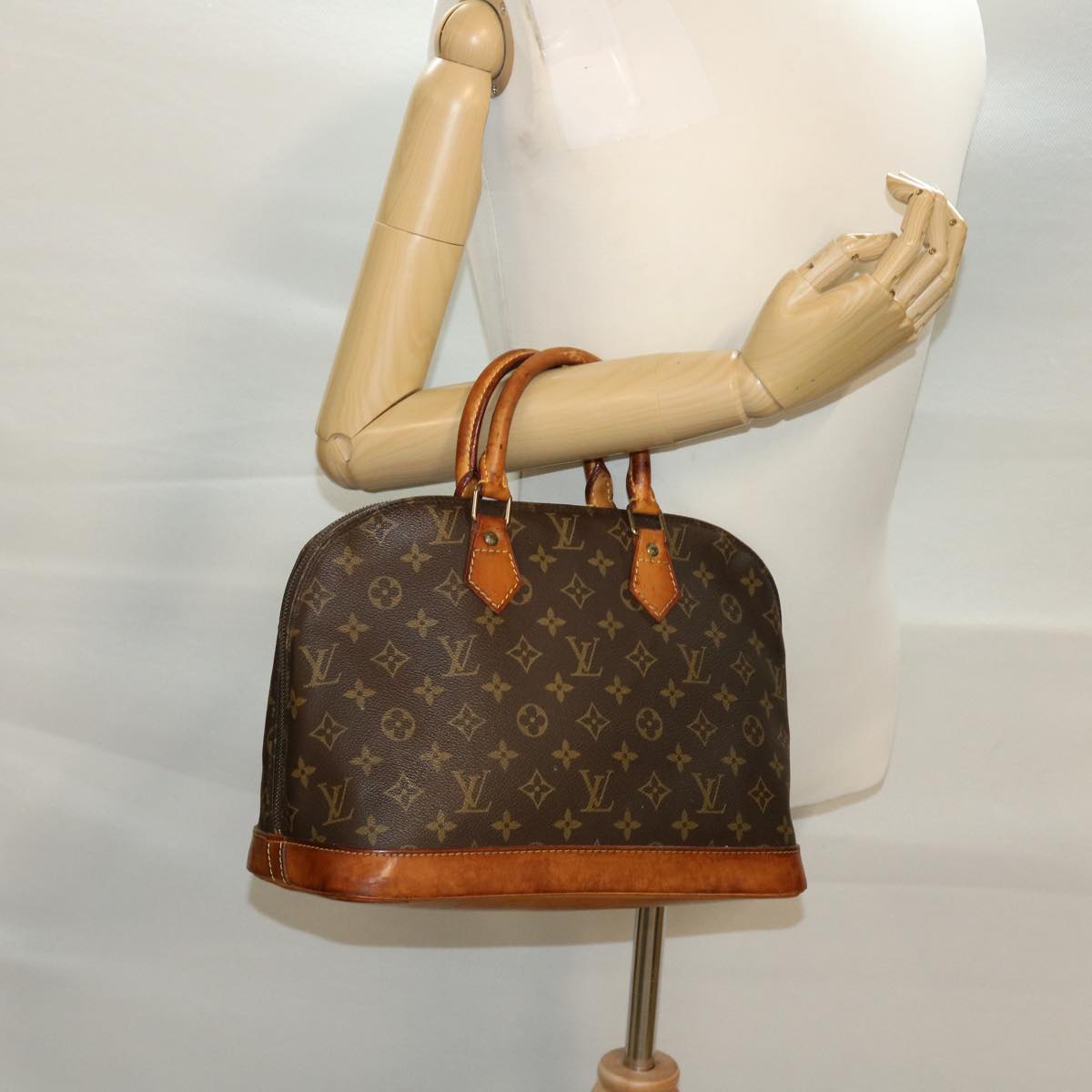 LOUIS VUITTON Monogram Alma Hand Bag M51130 LV Auth 41244