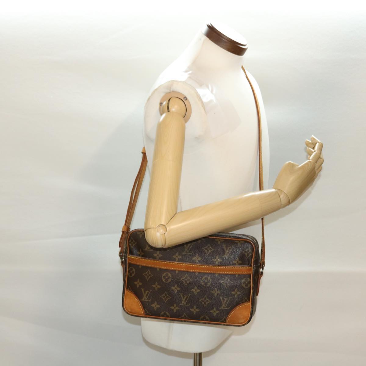 LOUIS VUITTON Monogram Trocadero 23 Shoulder Bag M51276 LV Auth 41291