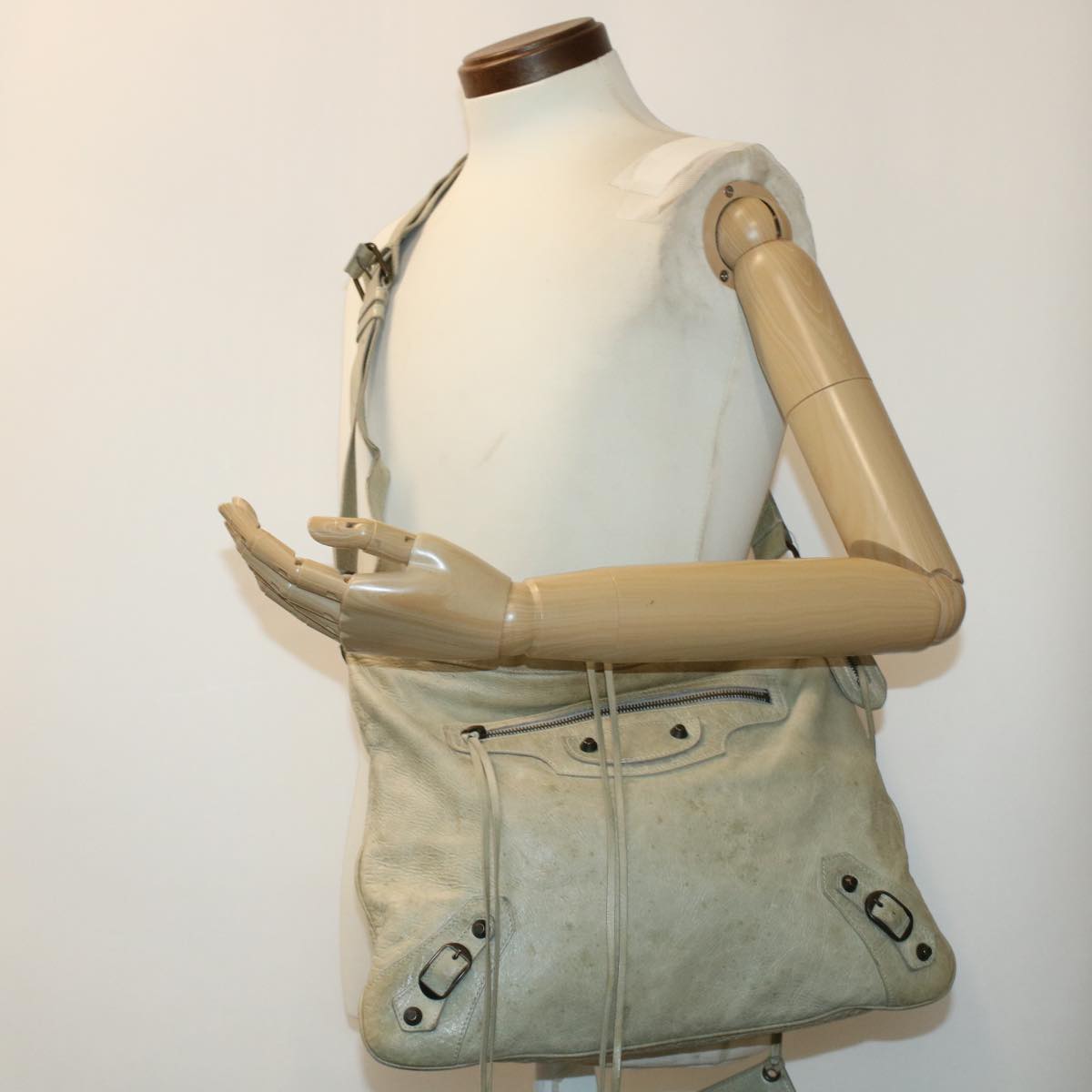 BALENCIAGA The Messenger Shoulder Bag Leather Beige 177289 Auth 41314