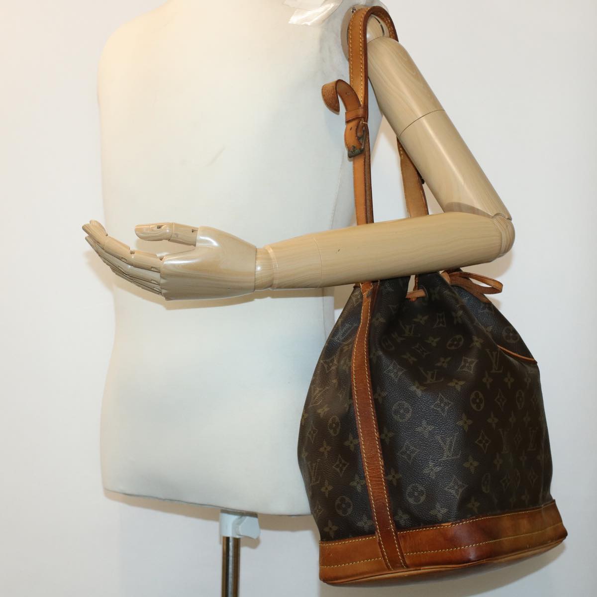 LOUIS VUITTON Monogram Noe Shoulder Bag M42224 LV Auth 41642