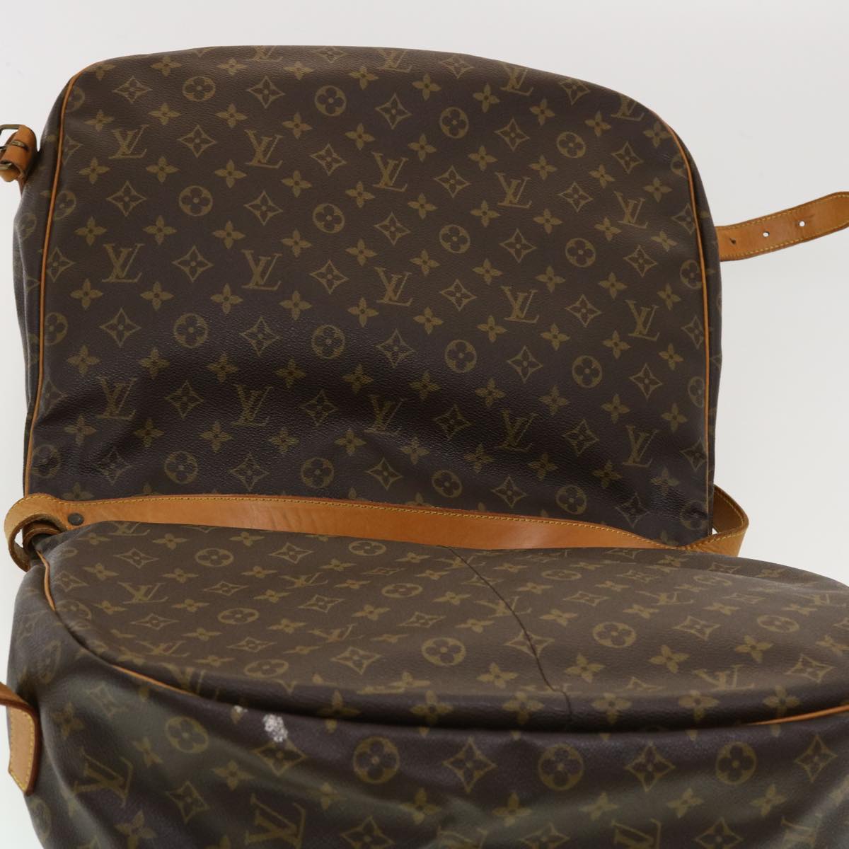 LOUIS VUITTON Monogram Saumur 43 Shoulder Bag M42252 LV Auth 41643