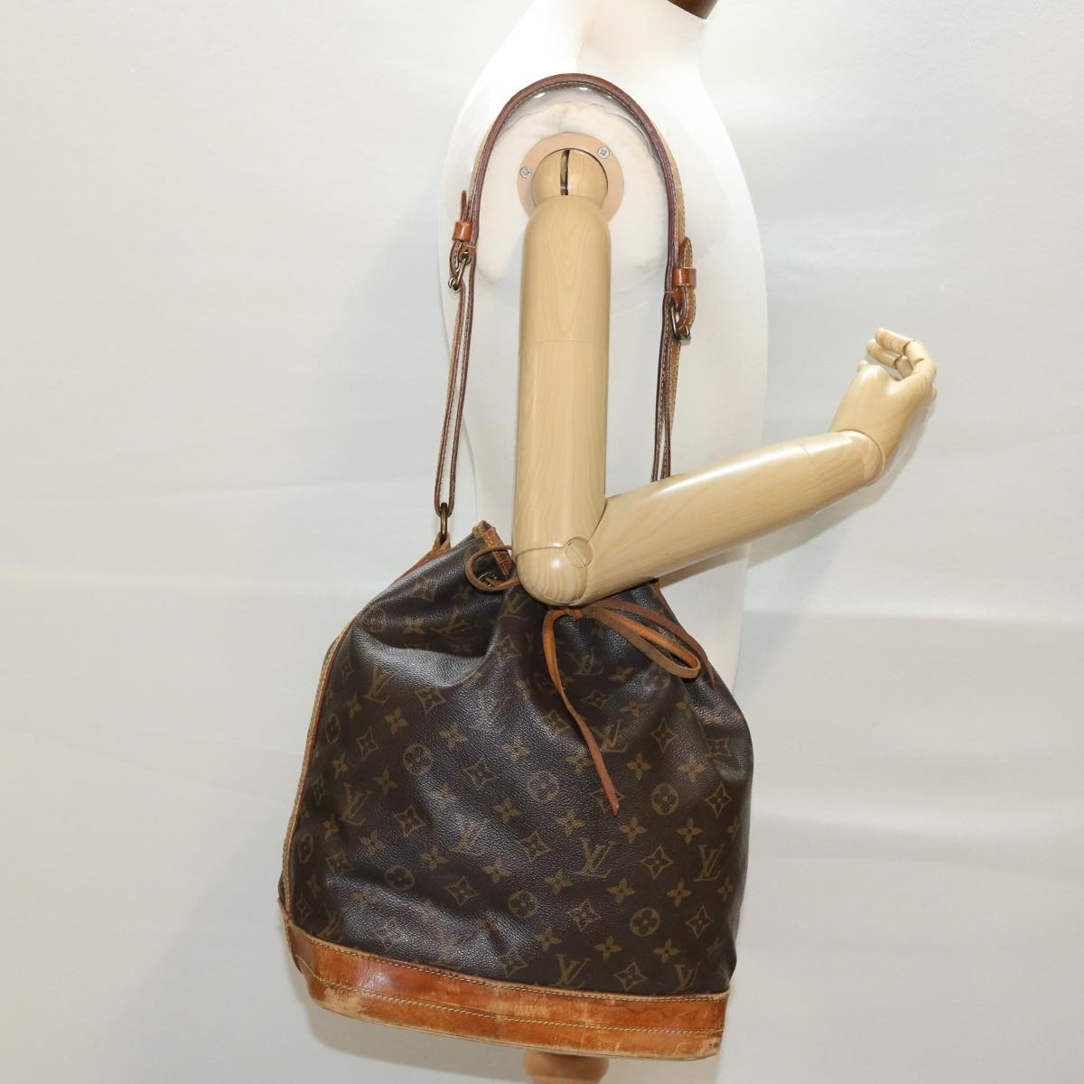 LOUIS VUITTON Monogram Noe Shoulder Bag M42224 LV Auth 41912