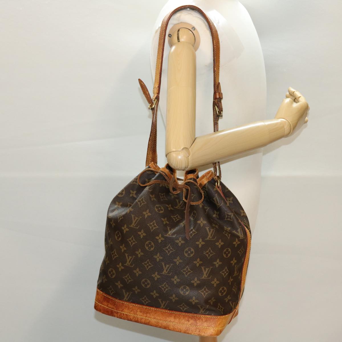 LOUIS VUITTON Monogram Noe Shoulder Bag M42224 LV Auth 42206