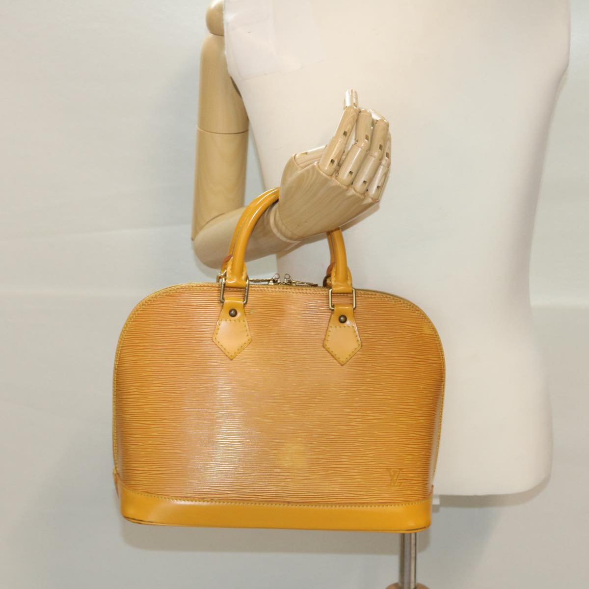 LOUIS VUITTON Epi Alma Hand Bag Tassili Yellow M52149 LV Auth 42538