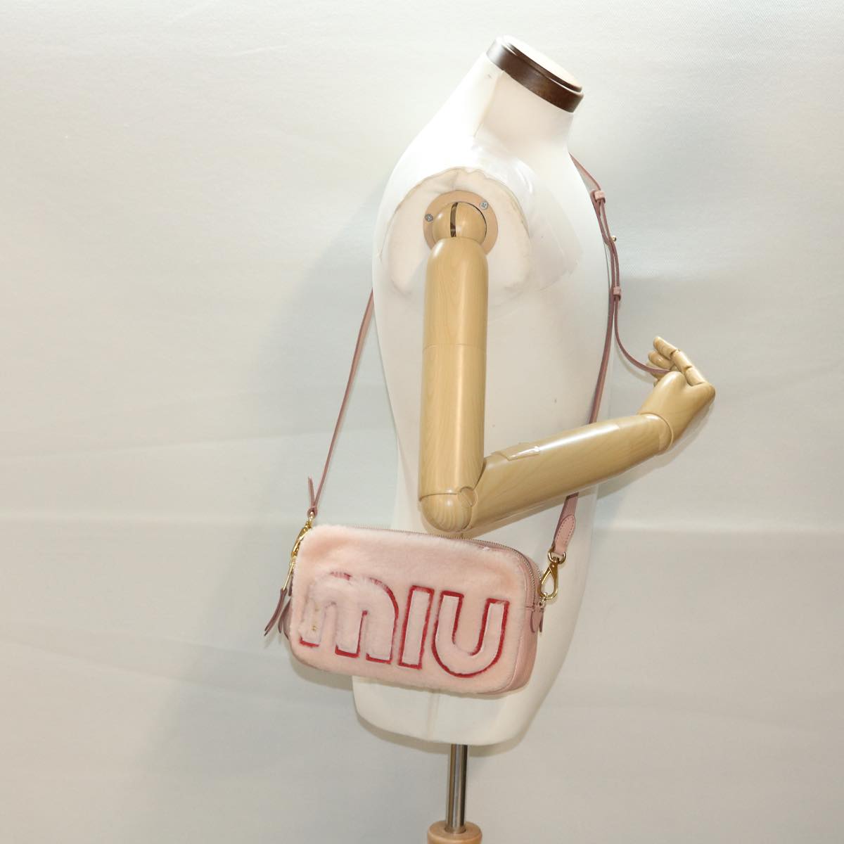 Miu Miu Shoulder Bag fur Pink Auth 42823A