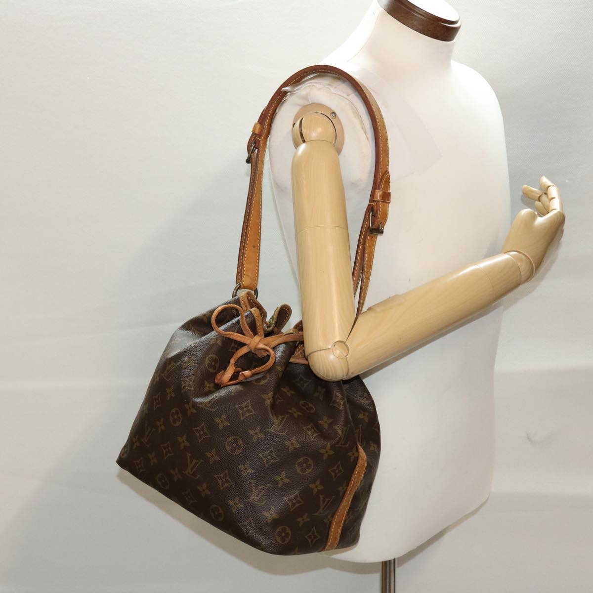 LOUIS VUITTON Monogram Petit Noe Shoulder Bag M42226 LV Auth 42930