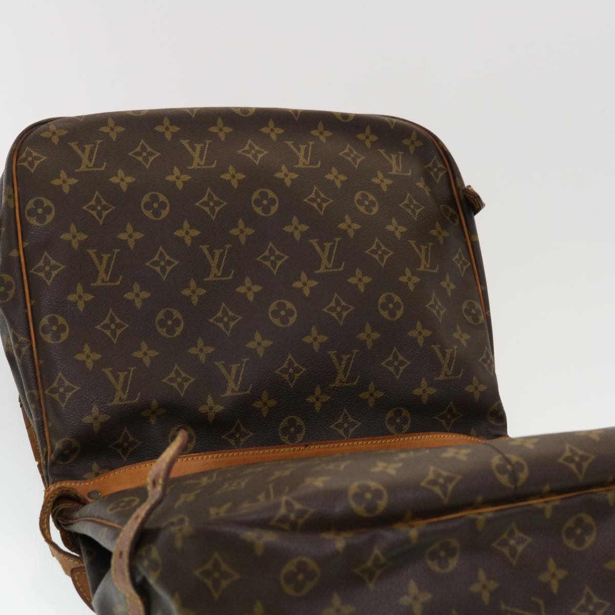 LOUIS VUITTON Monogram Saumur 35 Shoulder Bag M42254 LV Auth 42991