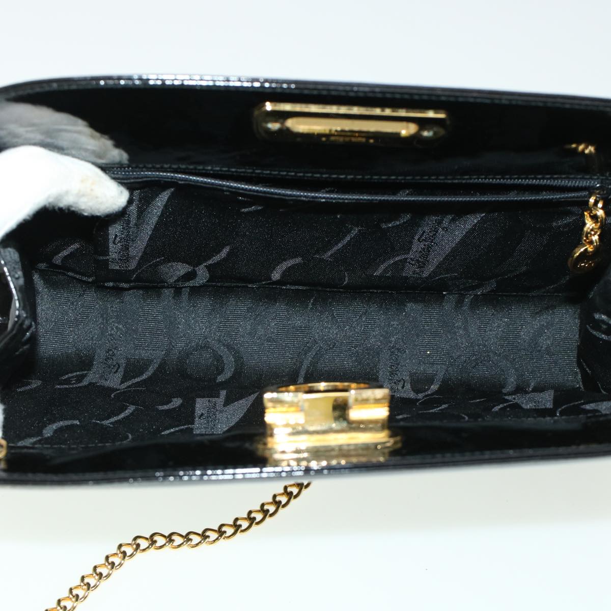Salvatore Ferragamo Gancini Chain Shoulder Bag Patent leather Black Auth 43098