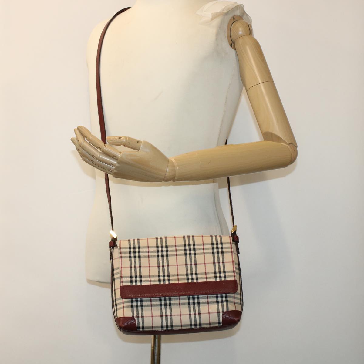 BURBERRY Nova Check Shoulder Bag Nylon Leather Beige Red Auth 43105