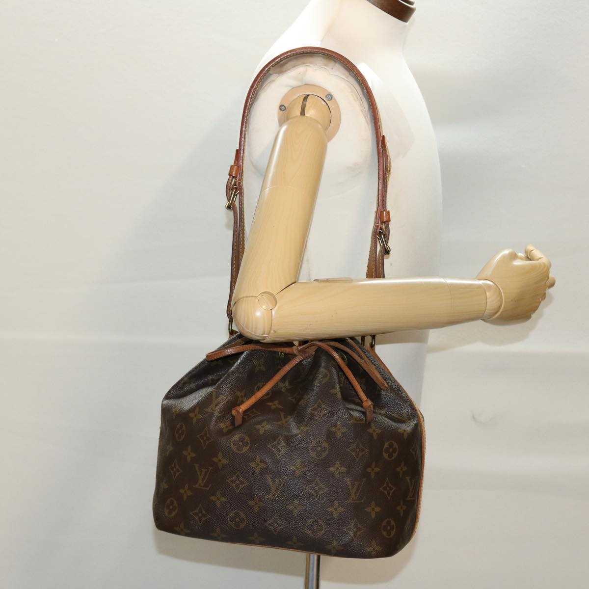 LOUIS VUITTON Monogram Petit Noe Shoulder Bag M42226 LV Auth 43387