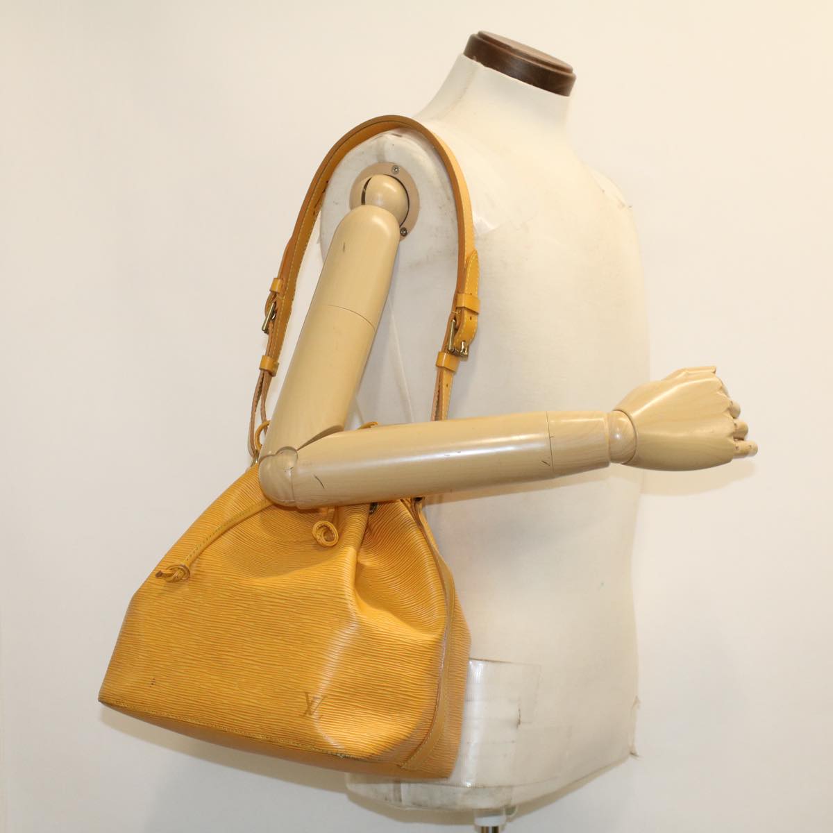 LOUIS VUITTON Epi Petit Noe Shoulder Bag Tassili Yellow M44109 LV Auth 43407