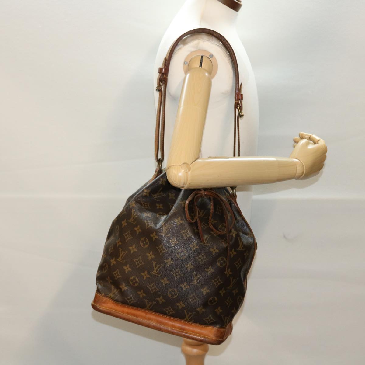 LOUIS VUITTON Monogram Noe Shoulder Bag M42224 LV Auth 43542